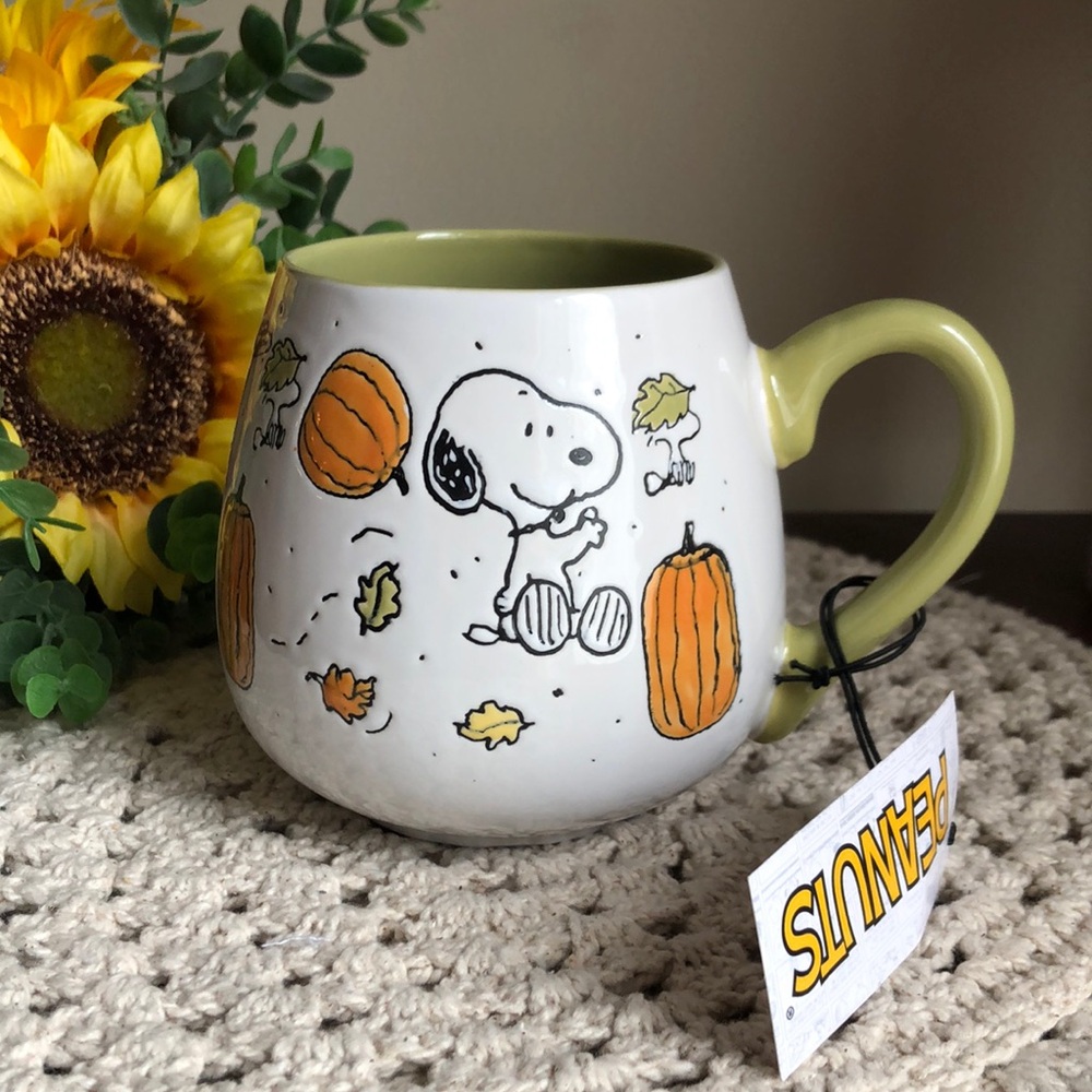Peanuts Snoopy Fall Pumpkin Mug - White & Olive Green